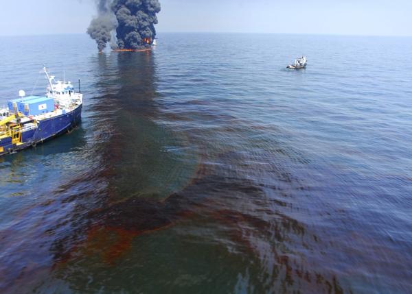 Marine chemical oil spll dispersant